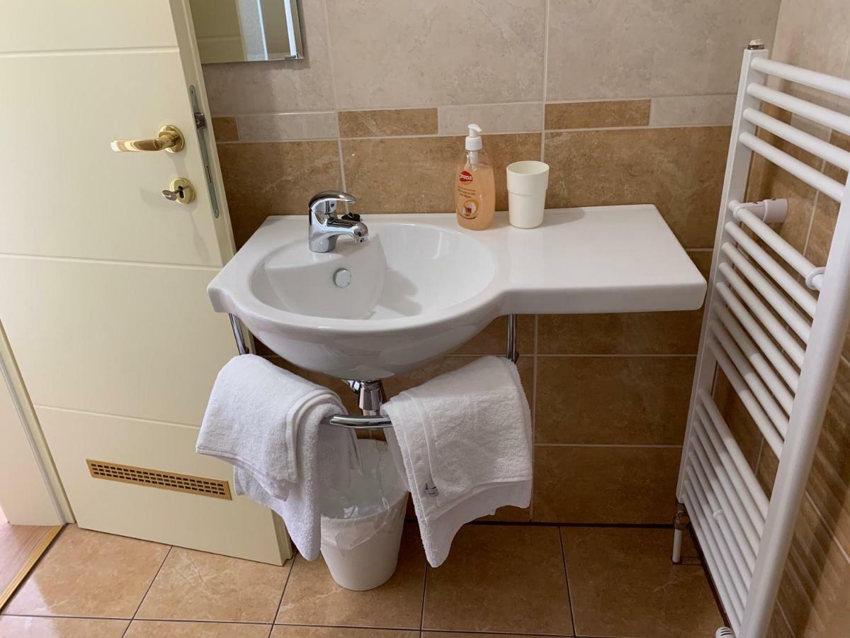 Vinarija Zlatar Hotell Exteriör bild